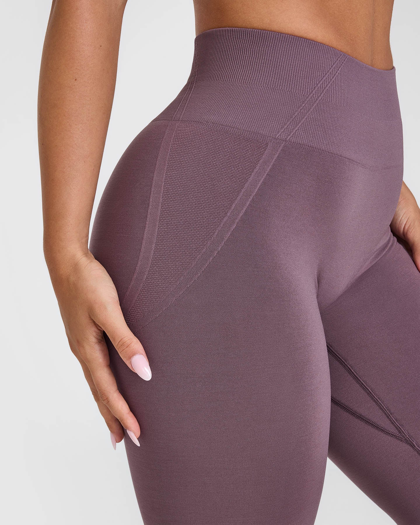 Effortless Seamless Leggings with White Logo | Vintage Purple