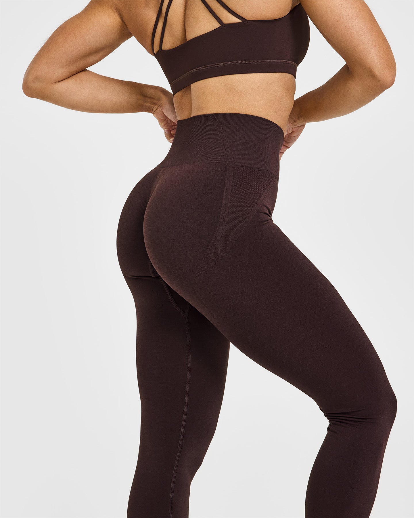 Effortless Seamless Leggings with White Logo | Plum Brown