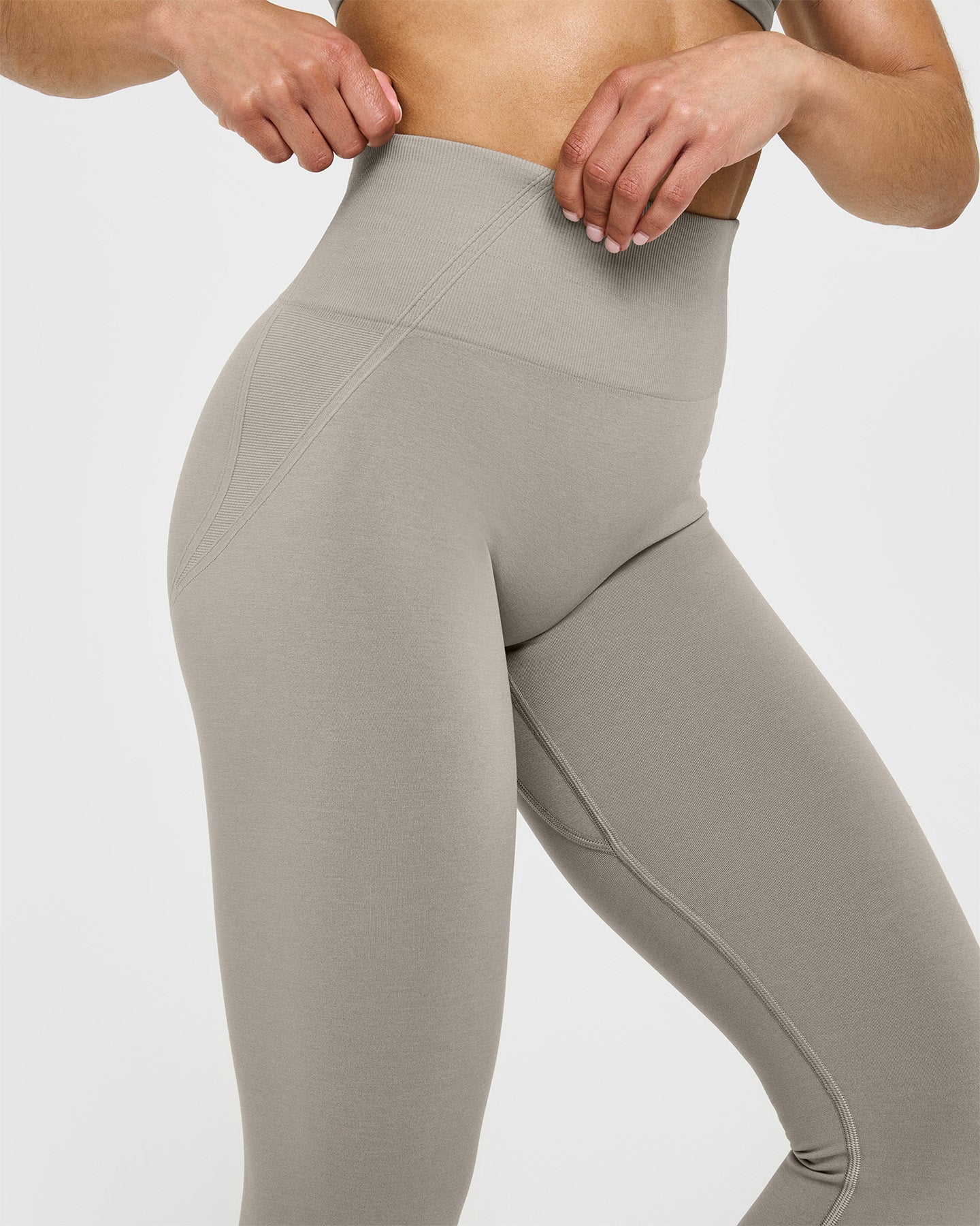 Effortless Seamless Leggings with White Logo | Warm Sand