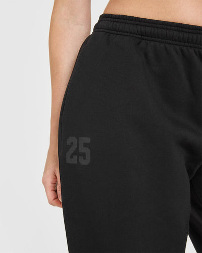 Foundations Oversized Oner 25 Joggers | Black