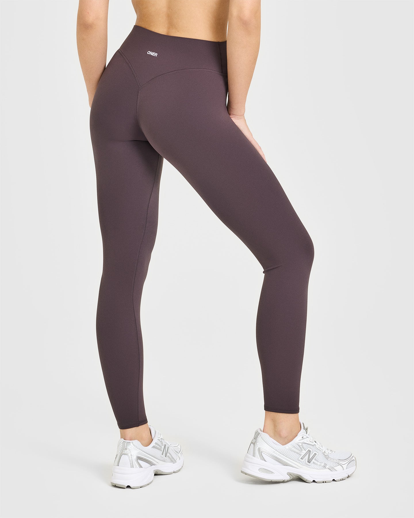 SoftMotion™ High Waisted Leggings | Dark Umber Brown