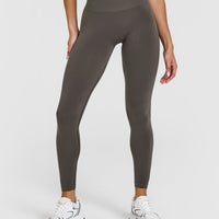 Effortless Seamless Leggings with White Logo | Deep Taupe