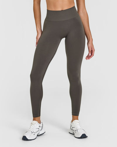 Effortless Seamless Leggings with White Logo | Deep Taupe