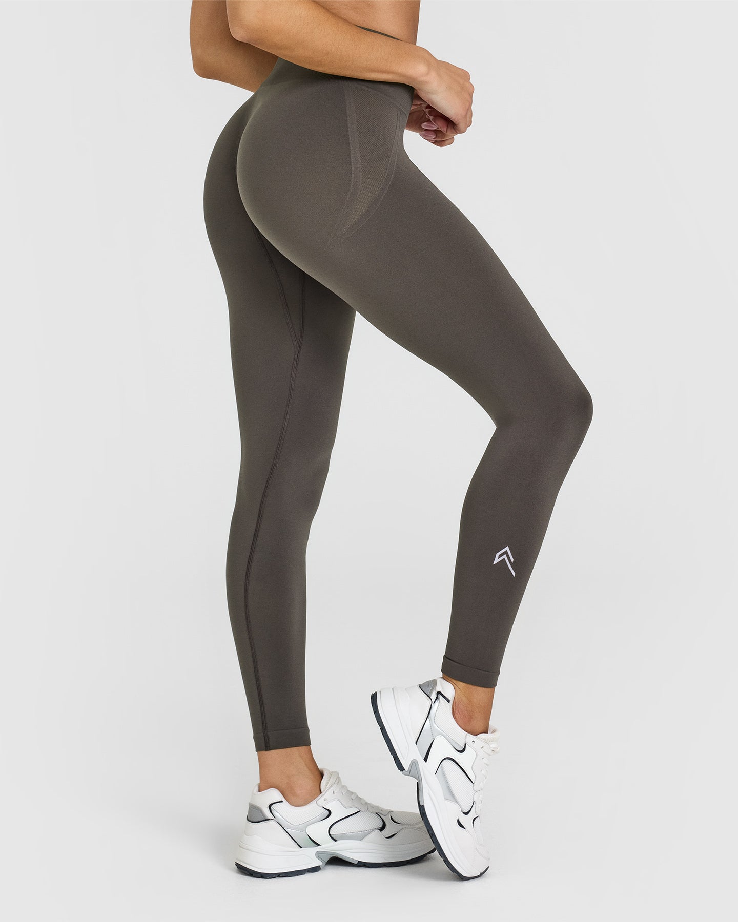 Effortless Seamless Leggings with White Logo | Deep Taupe