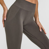 Effortless Seamless Leggings with White Logo | Deep Taupe