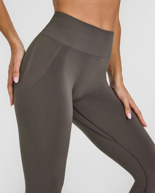 Effortless Seamless Leggings with White Logo | Deep Taupe