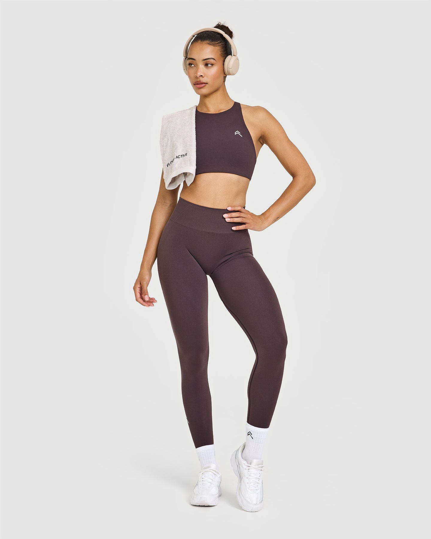 EasyLift™ High Neck Sports Bra with White Logo | Dark Umber Brown