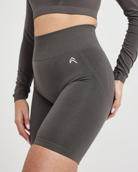 Effortless Seamless Cycling Shorts with White Logo | Deep Taupe