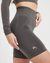 Effortless Seamless Cycling Shorts with White Logo | Deep Taupe