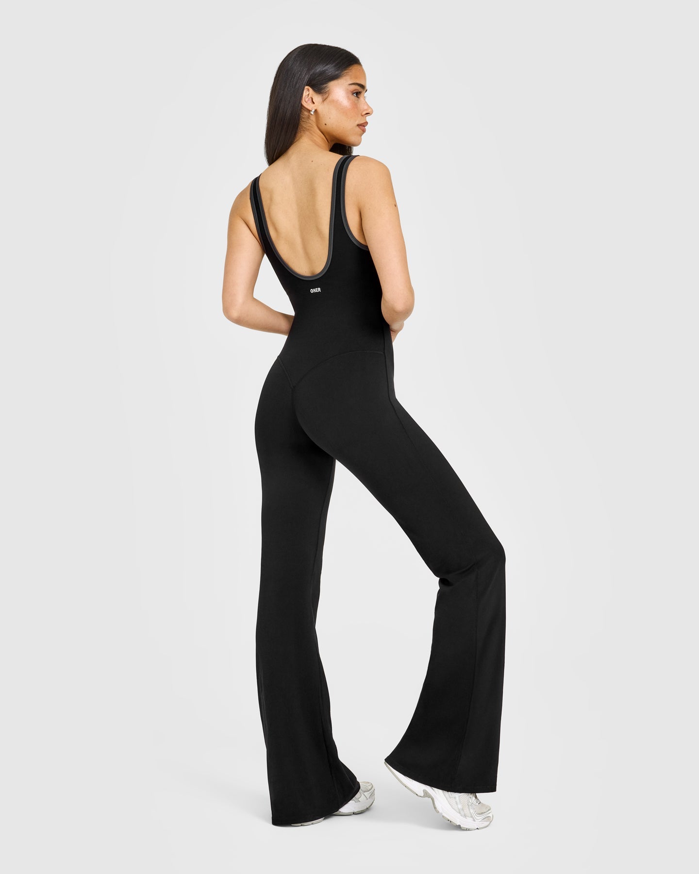 SoftMotion™ Contrast Scoop Back Flared All in One with White Logo | Black