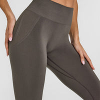 EffortlessLift™ Seamless Leggings with White Logo | Deep Taupe