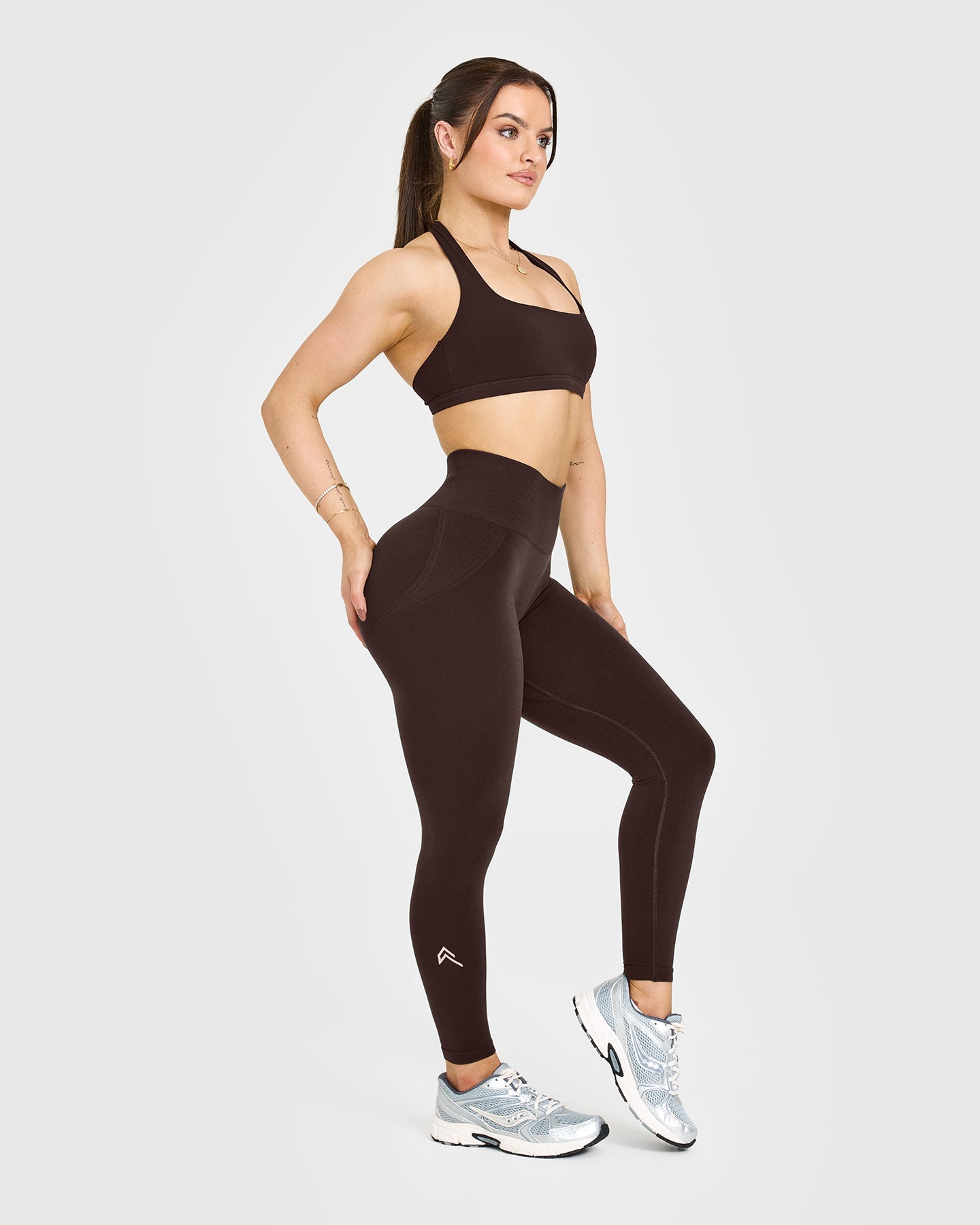 EffortlessLift™ Seamless Leggings with White Logo | 70% Cocoa