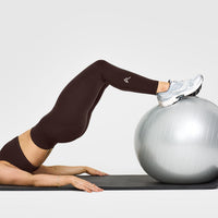 EffortlessLift™ Seamless Leggings with White Logo | 70% Cocoa