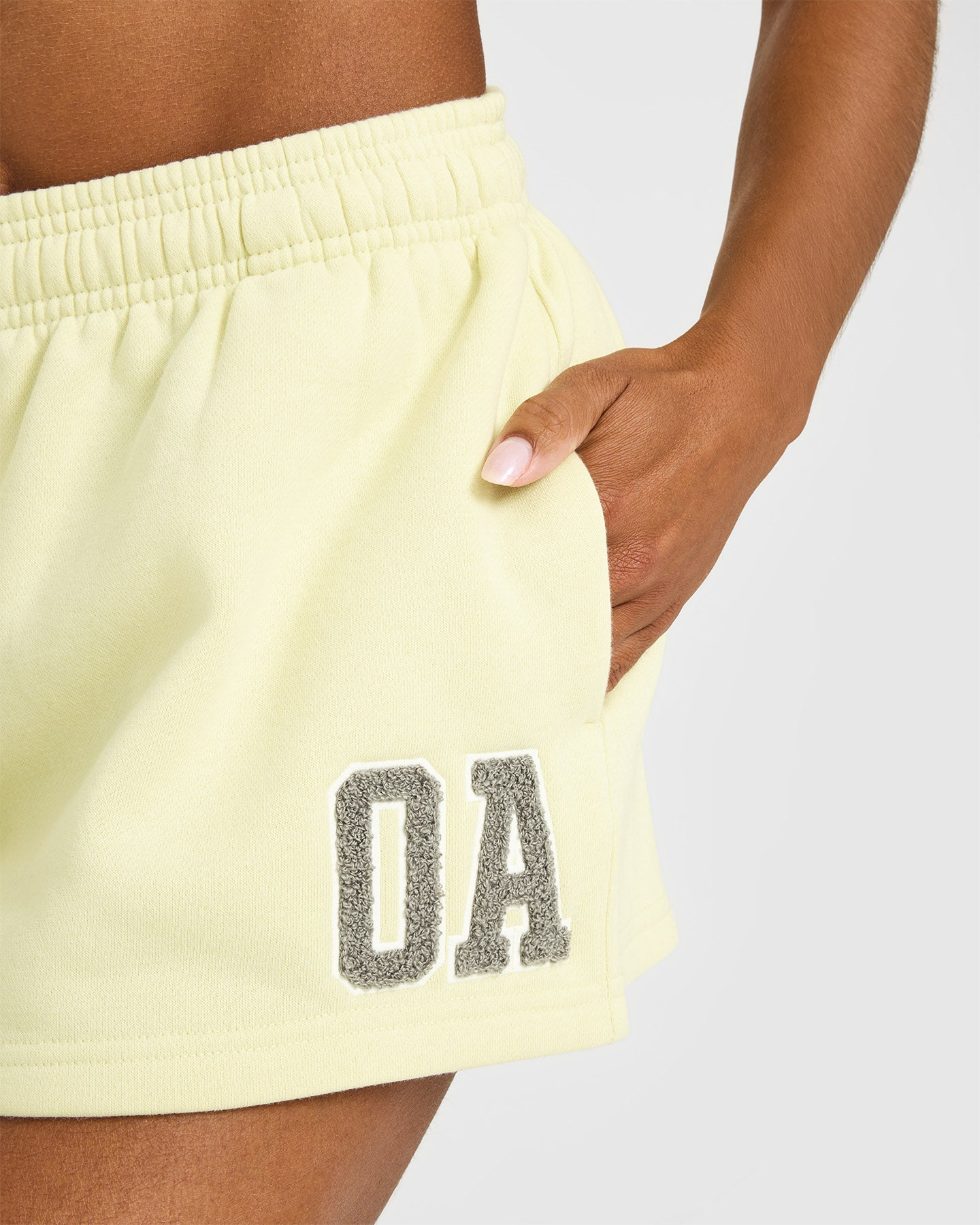 Foundations Oversized Oner 25 Shorts | Pastel Yellow