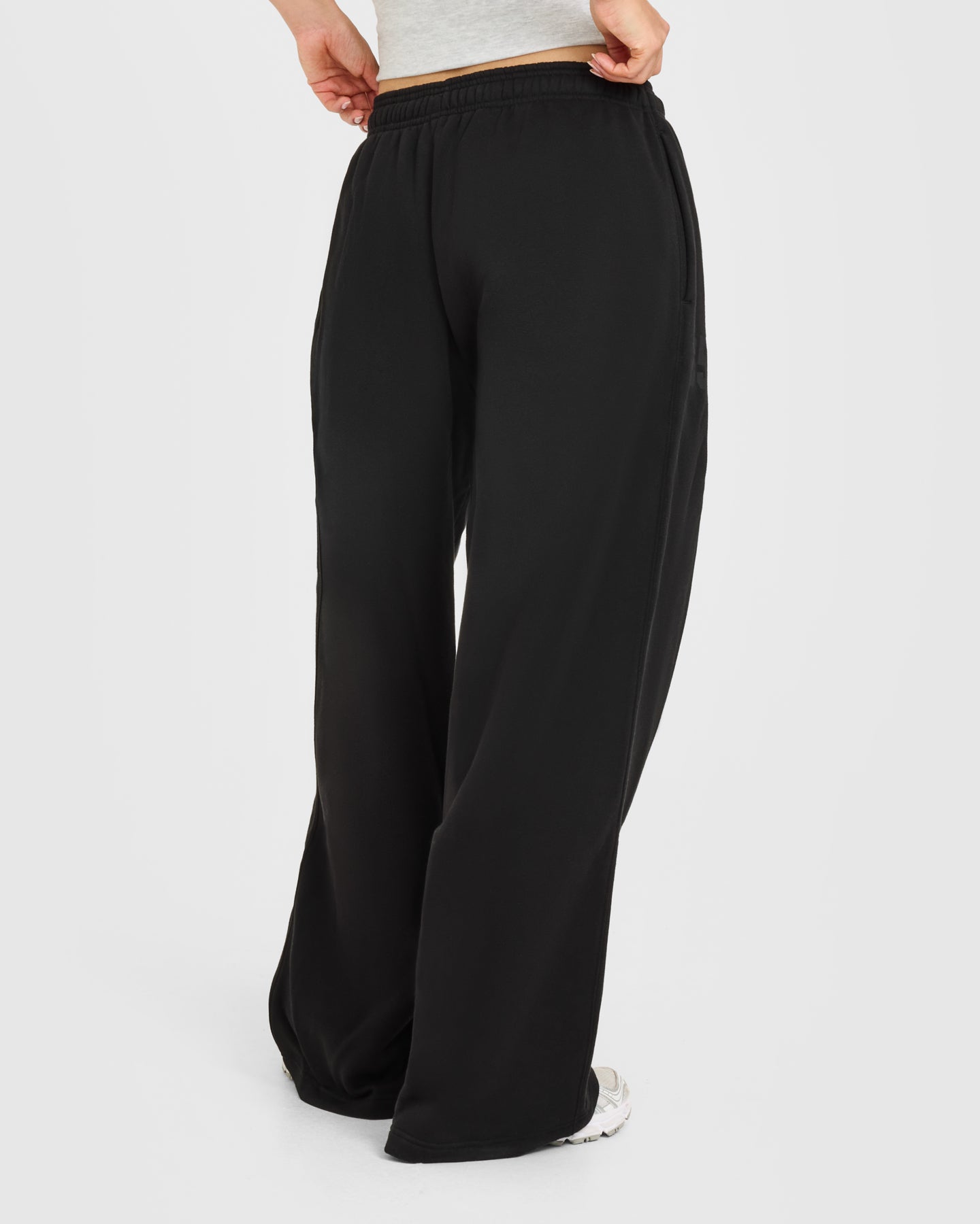 Foundations Oversized Oner 25 Straight Leg Joggers | Black