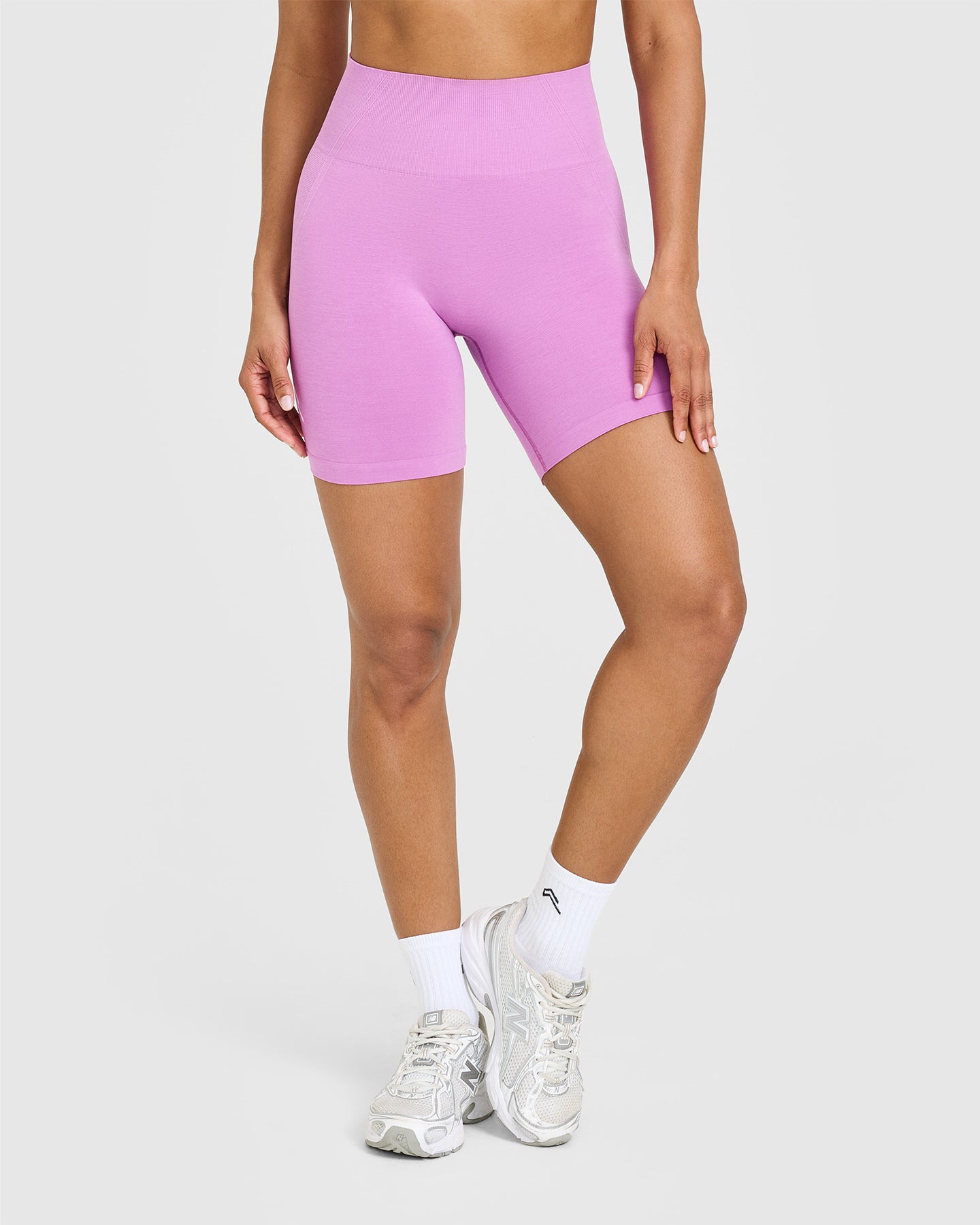 EffortlessLift™ Seamless Shorts with White Logo | Orchid Purple