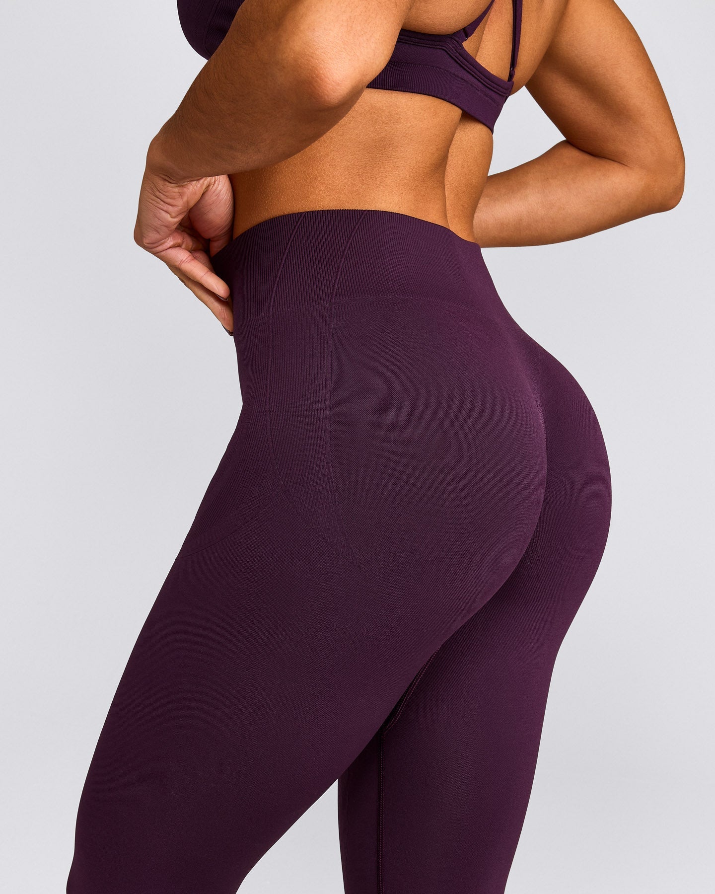 EnhanceLift™ Seamless Leggings with Gray Logo | Blackberry Purple