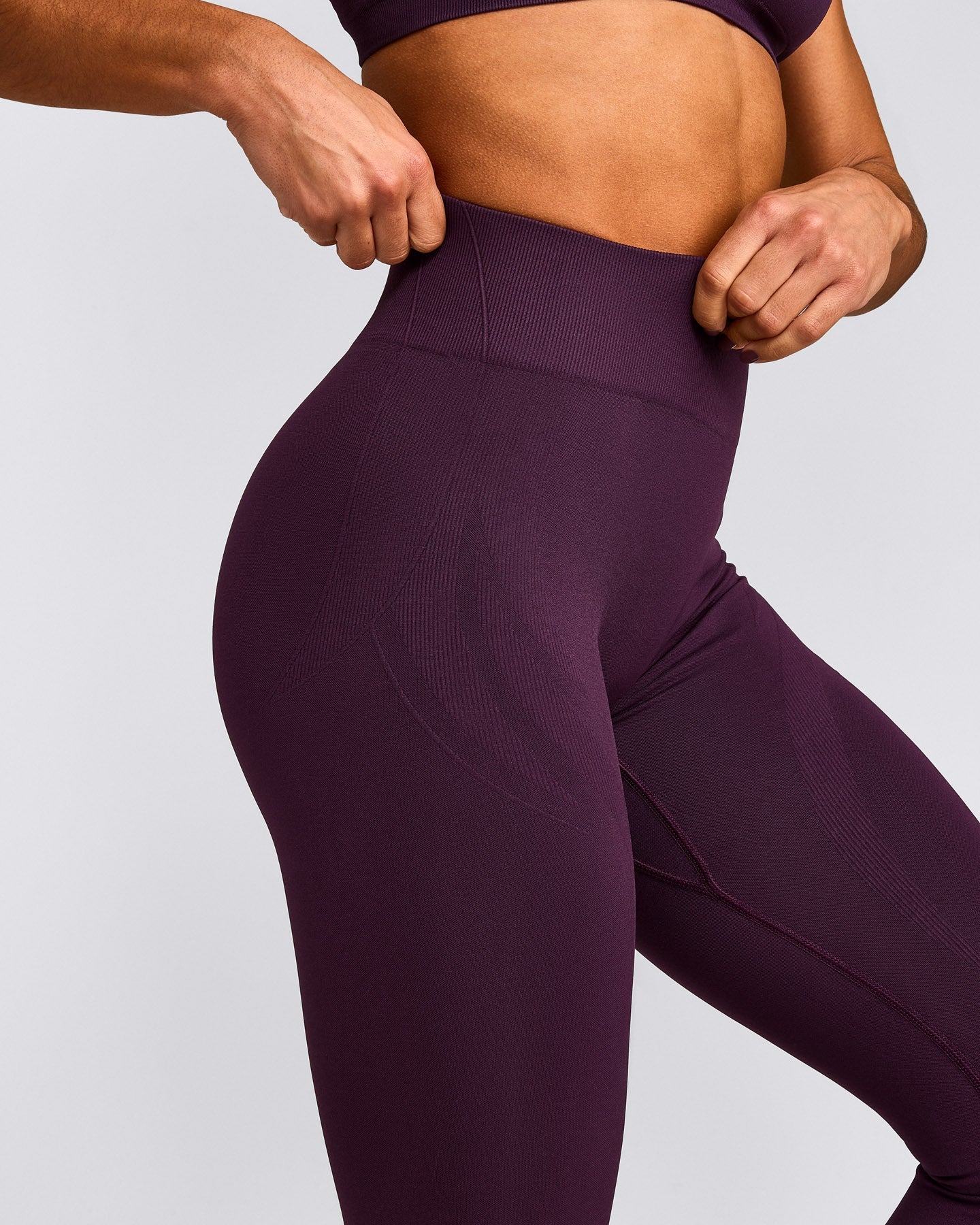 EnhanceLift™ Seamless Leggings with Gray Logo | Blackberry Purple