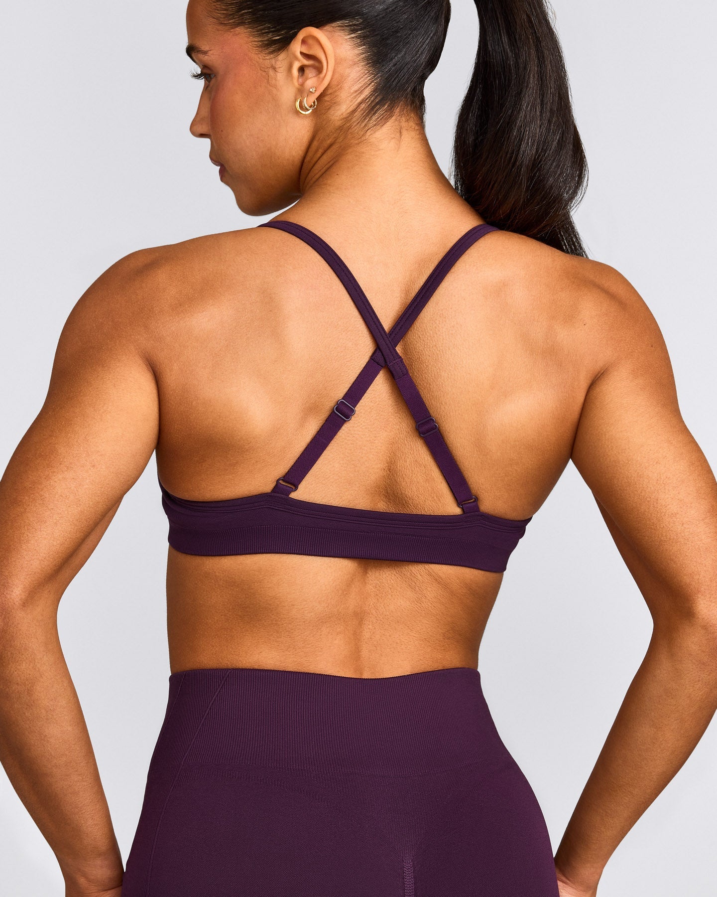 EnhanceLift™ Seamless Strappy Sports Bra with Gray Logo | Blackberry Purple