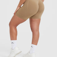 EffortlessLift™ Seamless Shorts with White Logo | Dune Brown