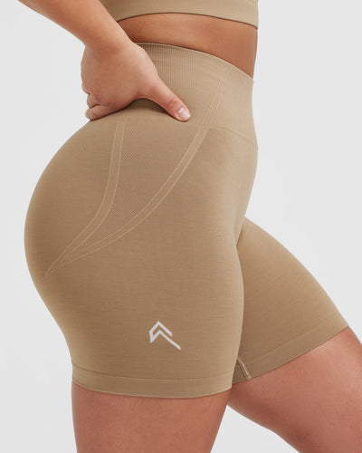EffortlessLift™ Seamless Shorts with White Logo | Dune Brown