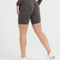 EffortlessLift™ Seamless Cycling Shorts with White Logo | Deep Taupe