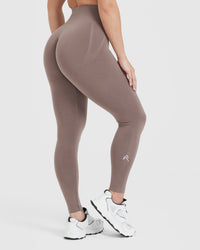 EffortlessLift™ Seamless Leggings with White Logo | Washed Cool Brown