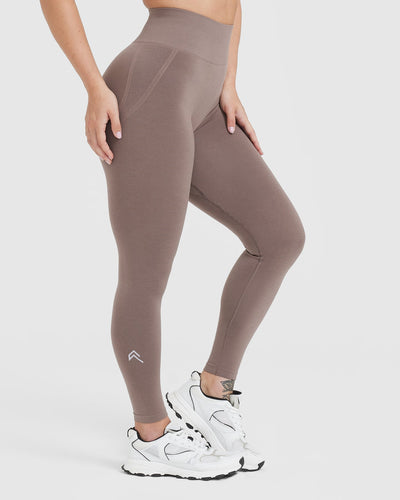 EffortlessLift™ Seamless Leggings with White Logo | Washed Cool Brown