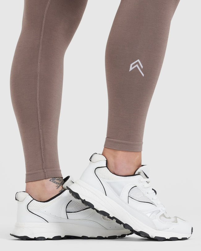 EffortlessLift™ Seamless Leggings with White Logo | Washed Cool Brown