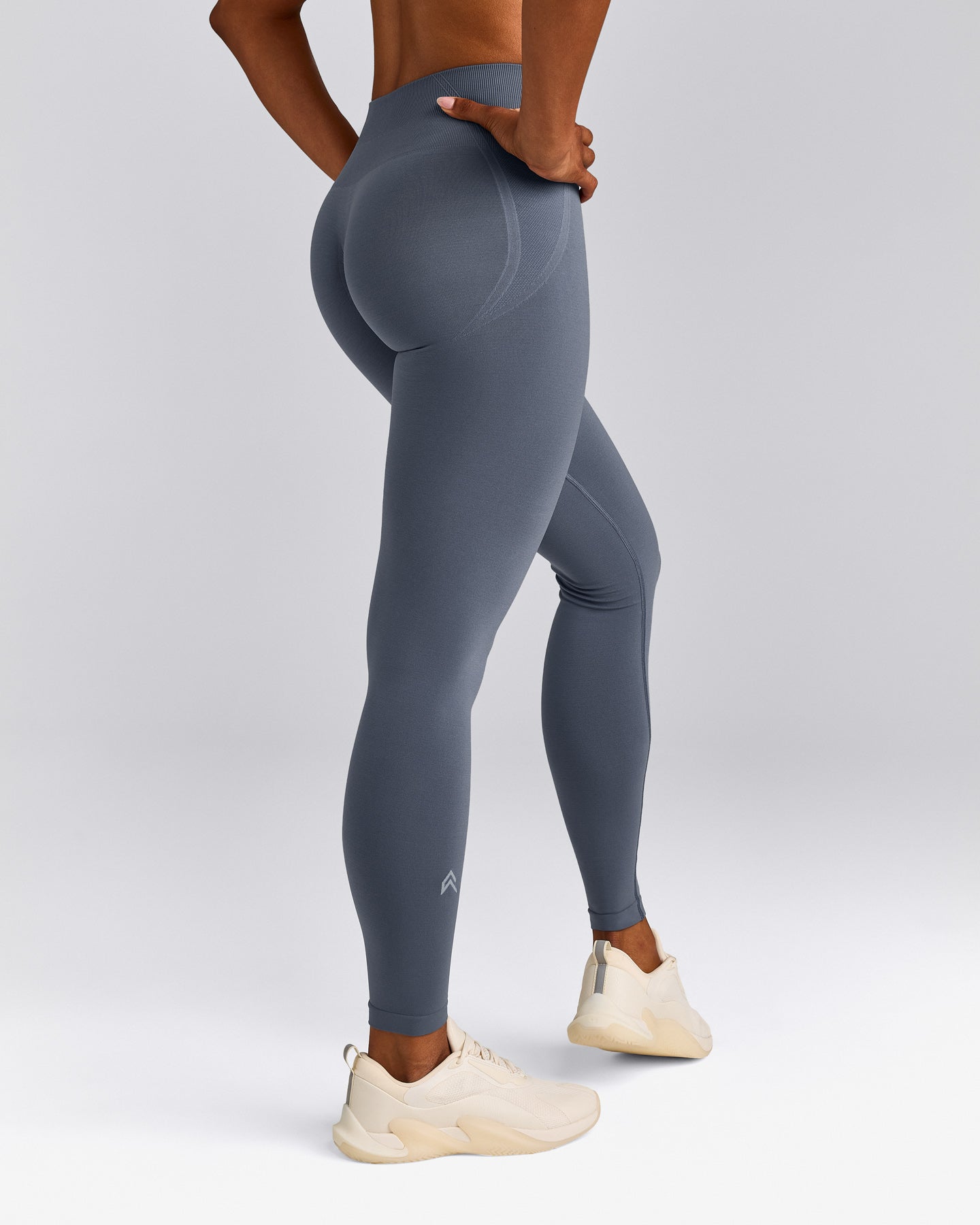 EffortlessLift™ Seamless Leggings with Gray Logo | Light Granite Blue