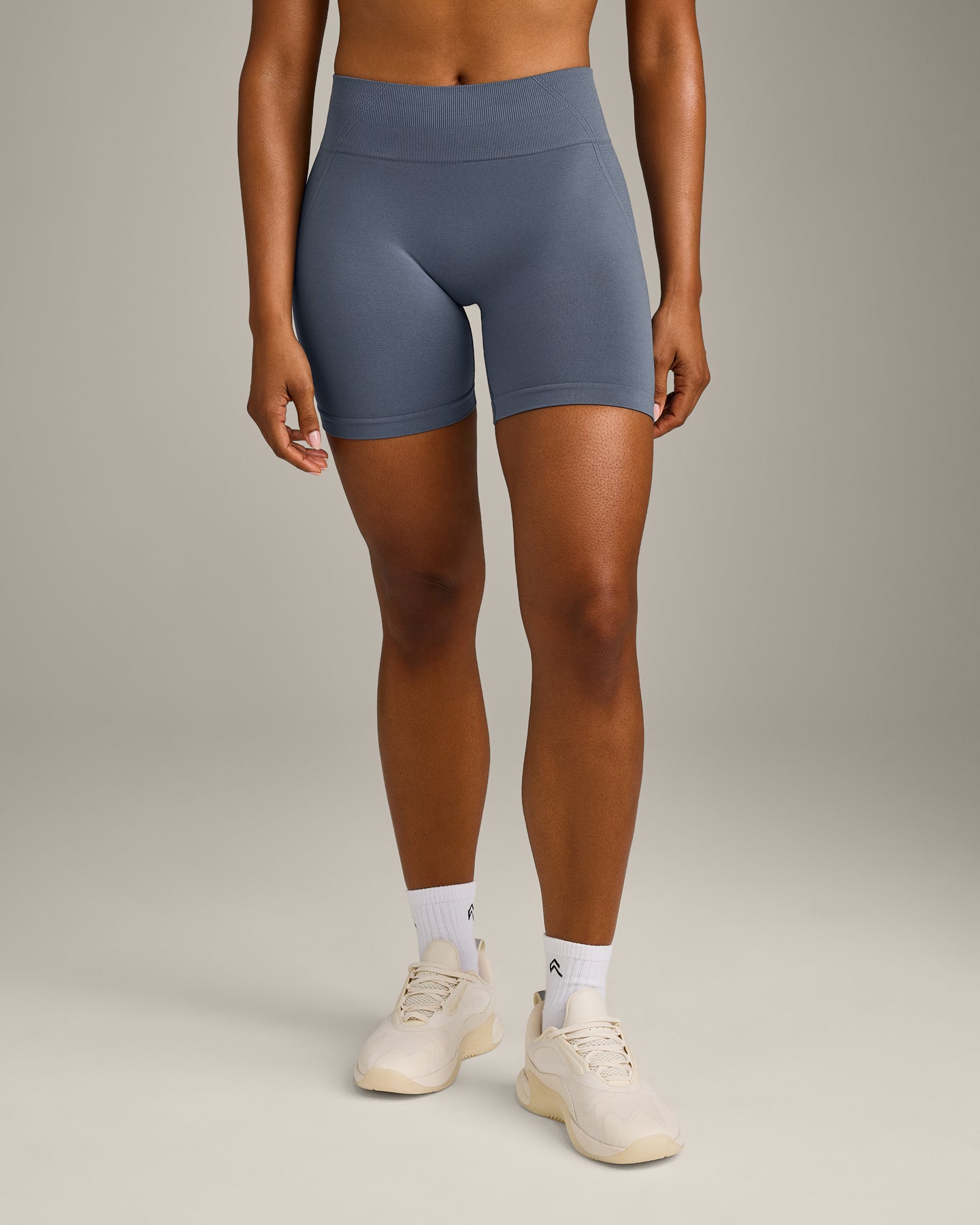 EffortlessLift™ Seamless Mid Rise Shorts with Gray Logo | Light Granite Blue