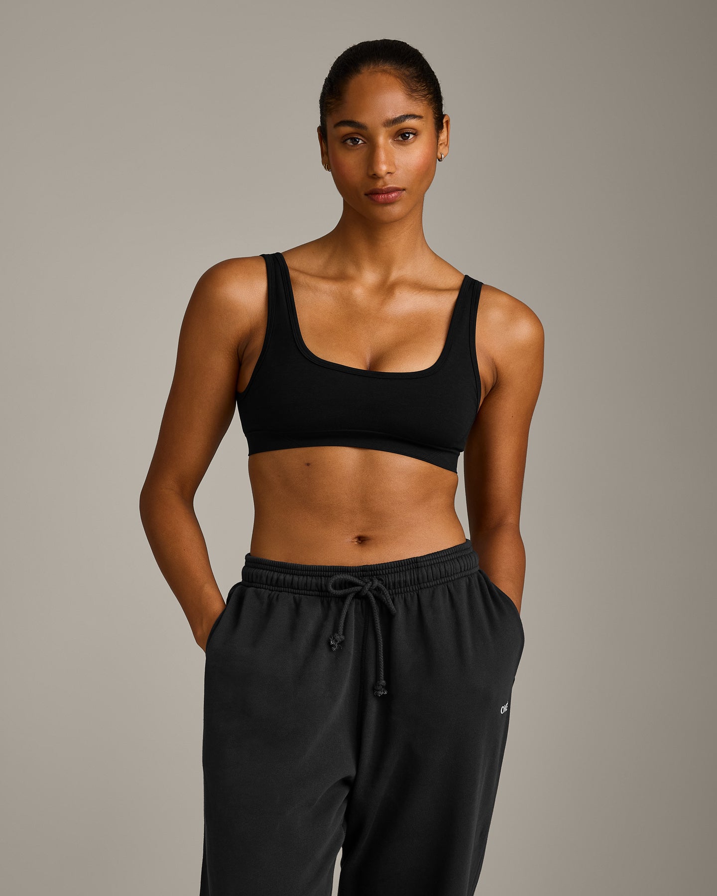 EffortlessLift™ Square Neck Sports Bra with Gray Logo | Black