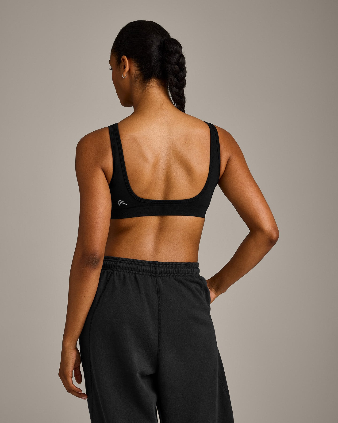 EffortlessLift™ Square Neck Sports Bra with Gray Logo | Black