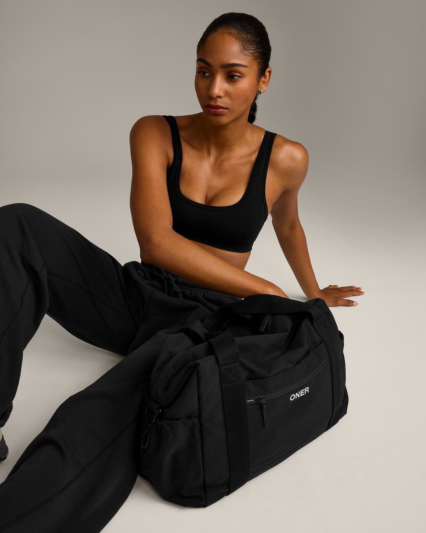 EffortlessLift™ Square Neck Sports Bra with Gray Logo | Black