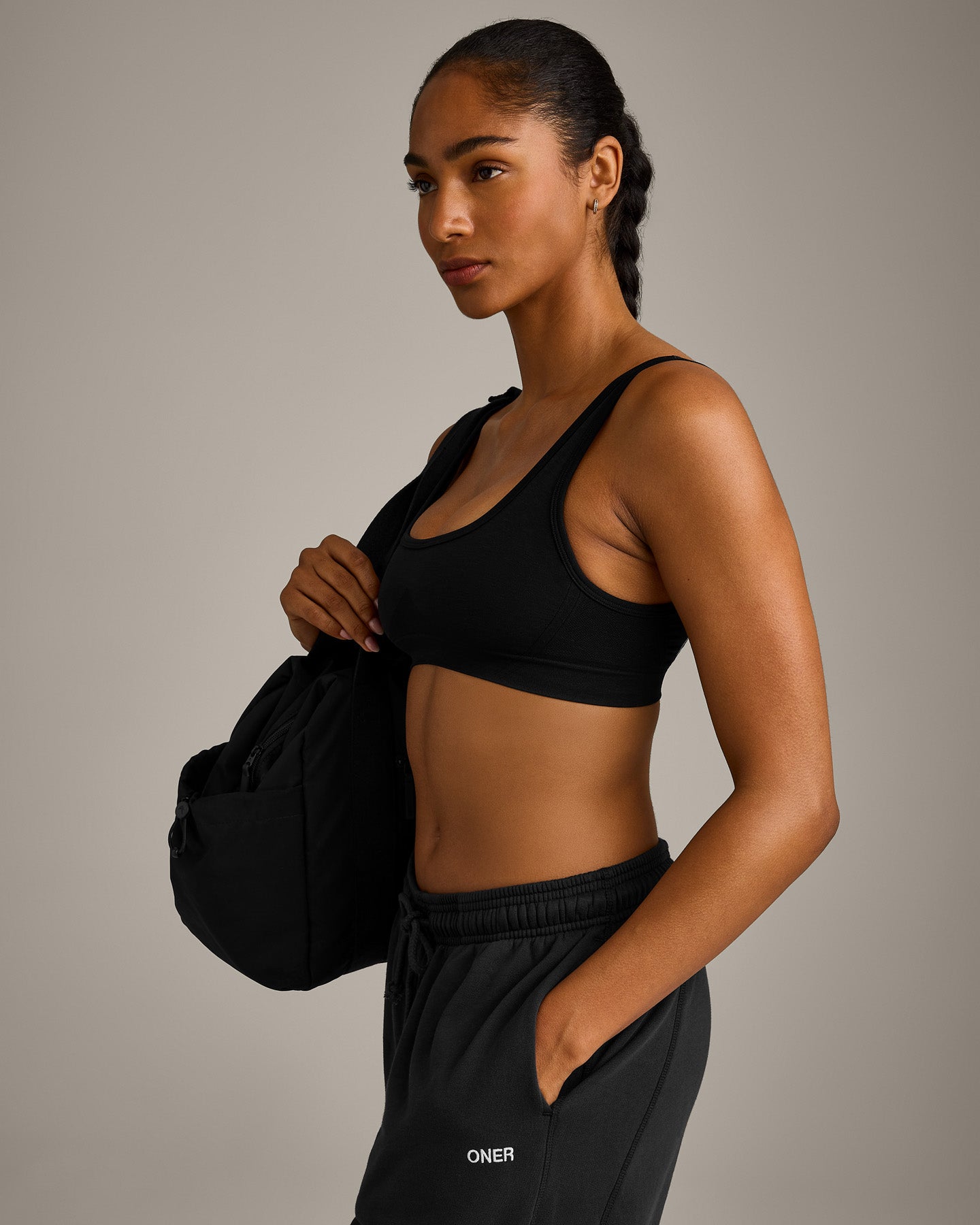 EffortlessLift™ Square Neck Sports Bra with Gray Logo | Black