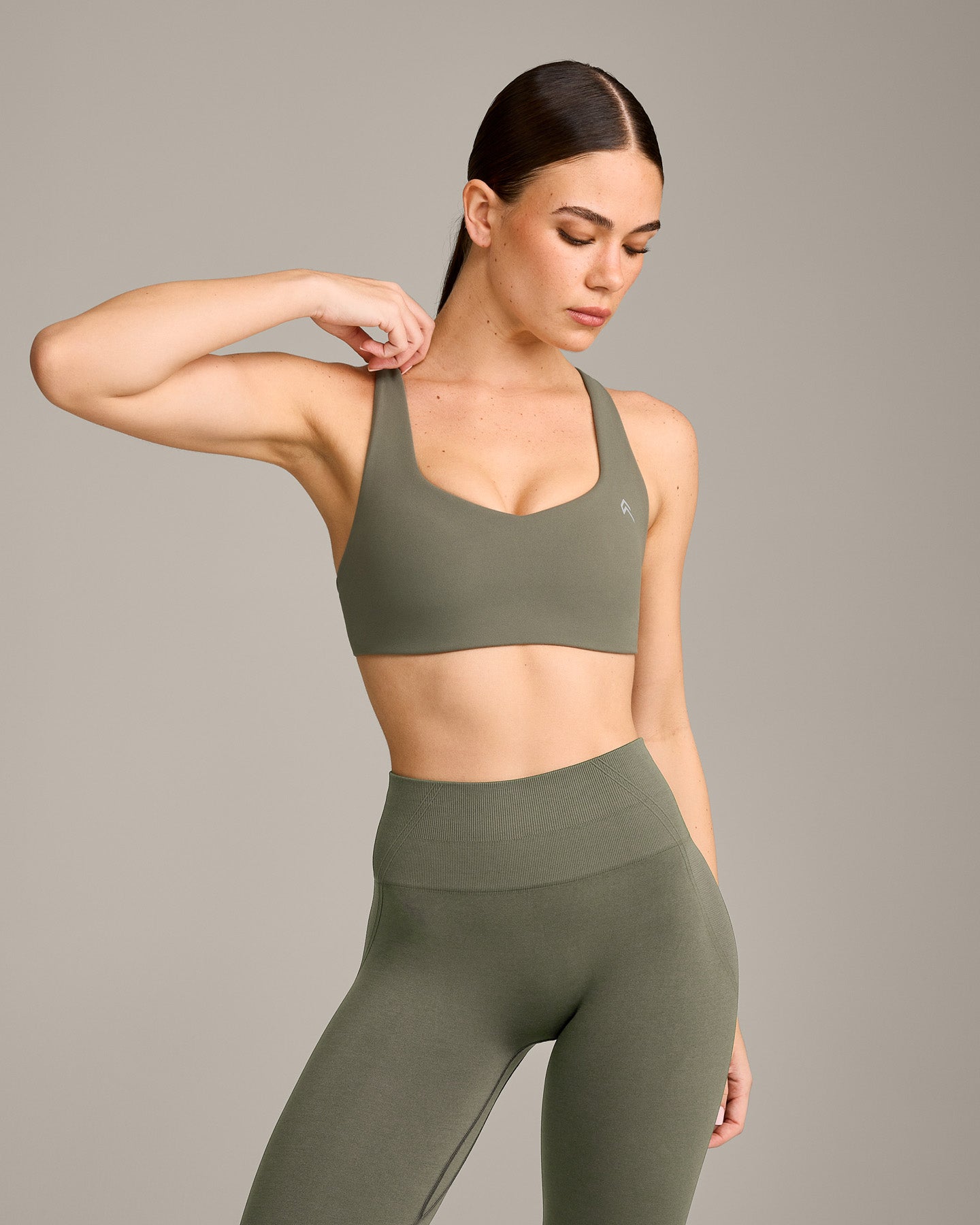 EasyLift™ Cross Back Sports Bra with Gray Logo | Alpine Green
