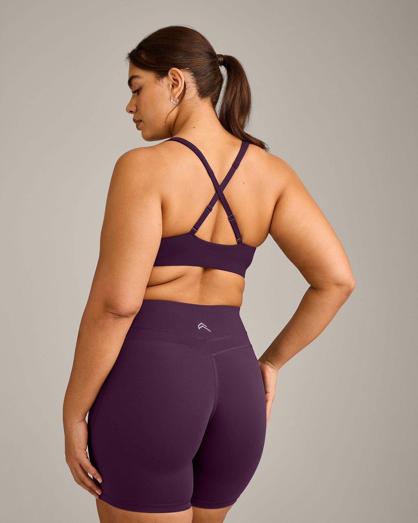 EasyLift™ Cross Back Sports Bra with Gray Logo | Blackberry Purple