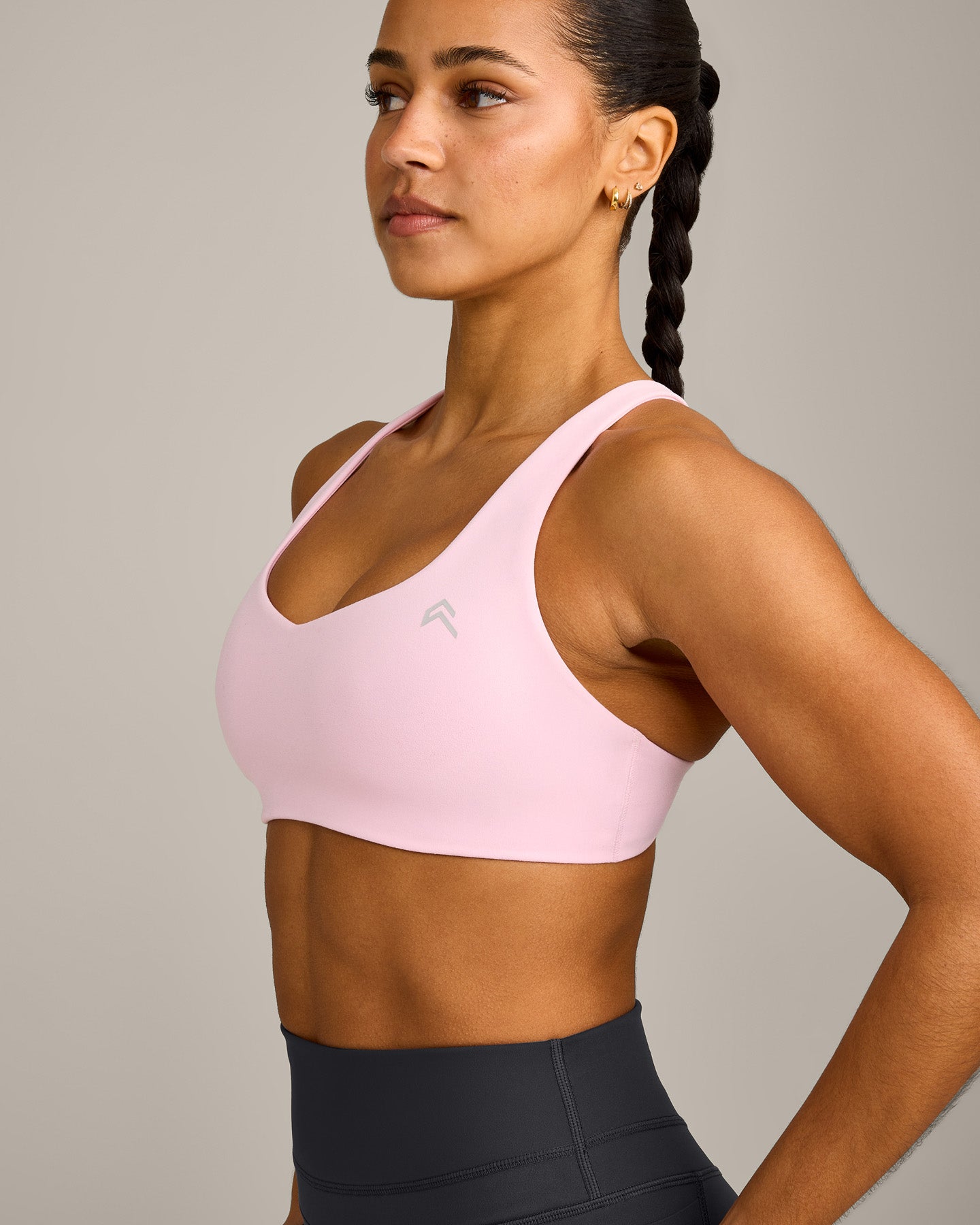 EasyLift™ Cross Back Sports Bra with Gray Logo | Chalk Pink