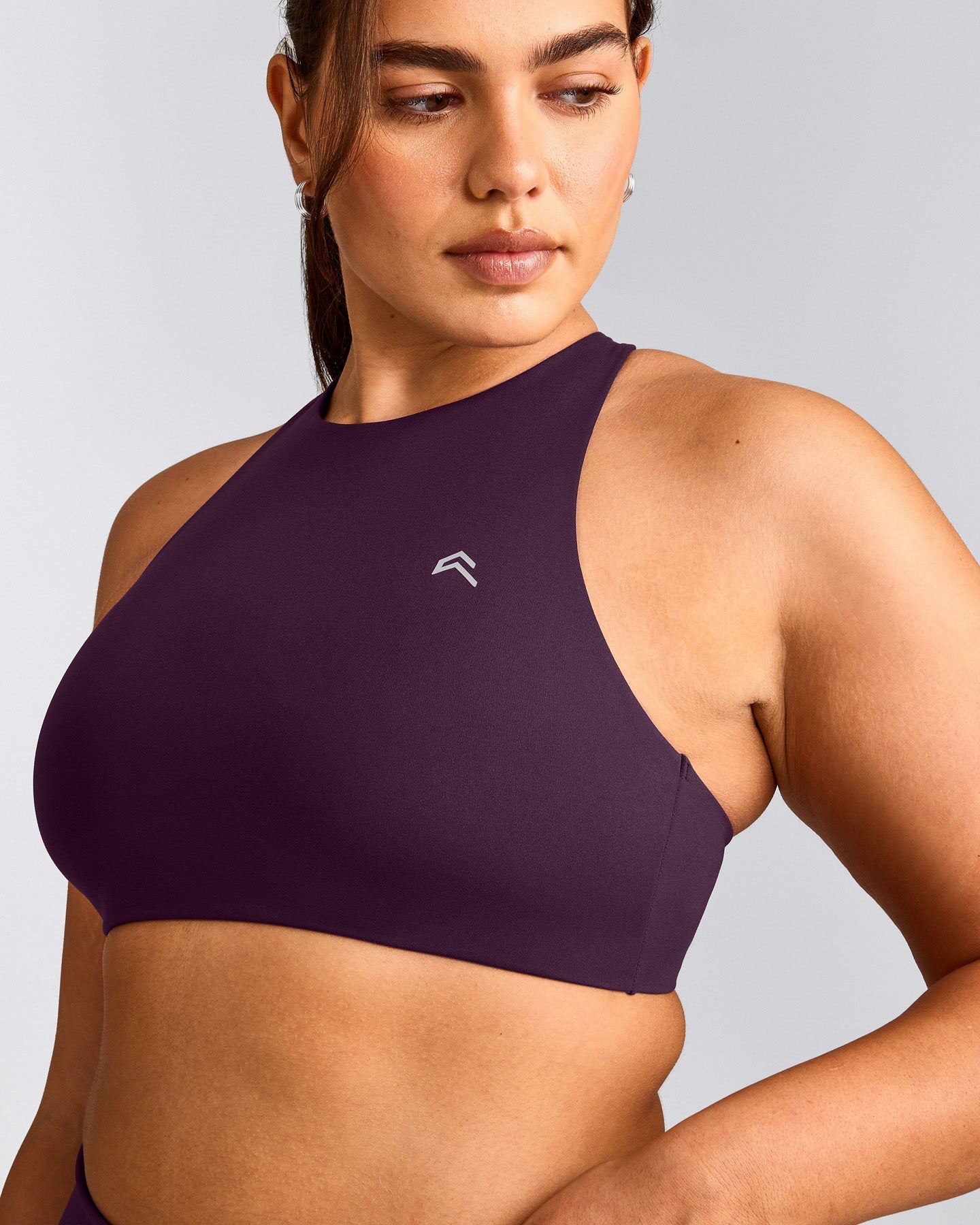 EasyLift™ High Neck Sports Bra with Gray Logo | Blackberry Purple