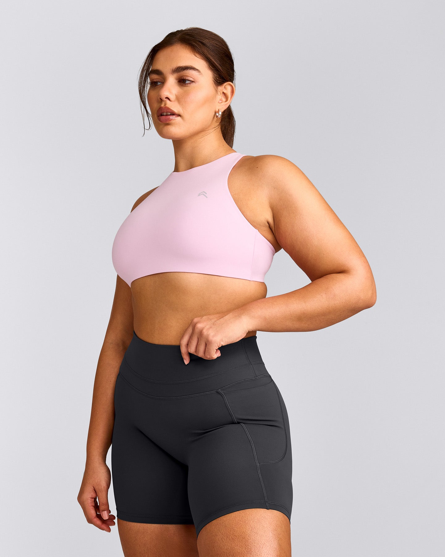 EasyLift™ High Neck Sports Bra with Gray Logo | Chalk Pink