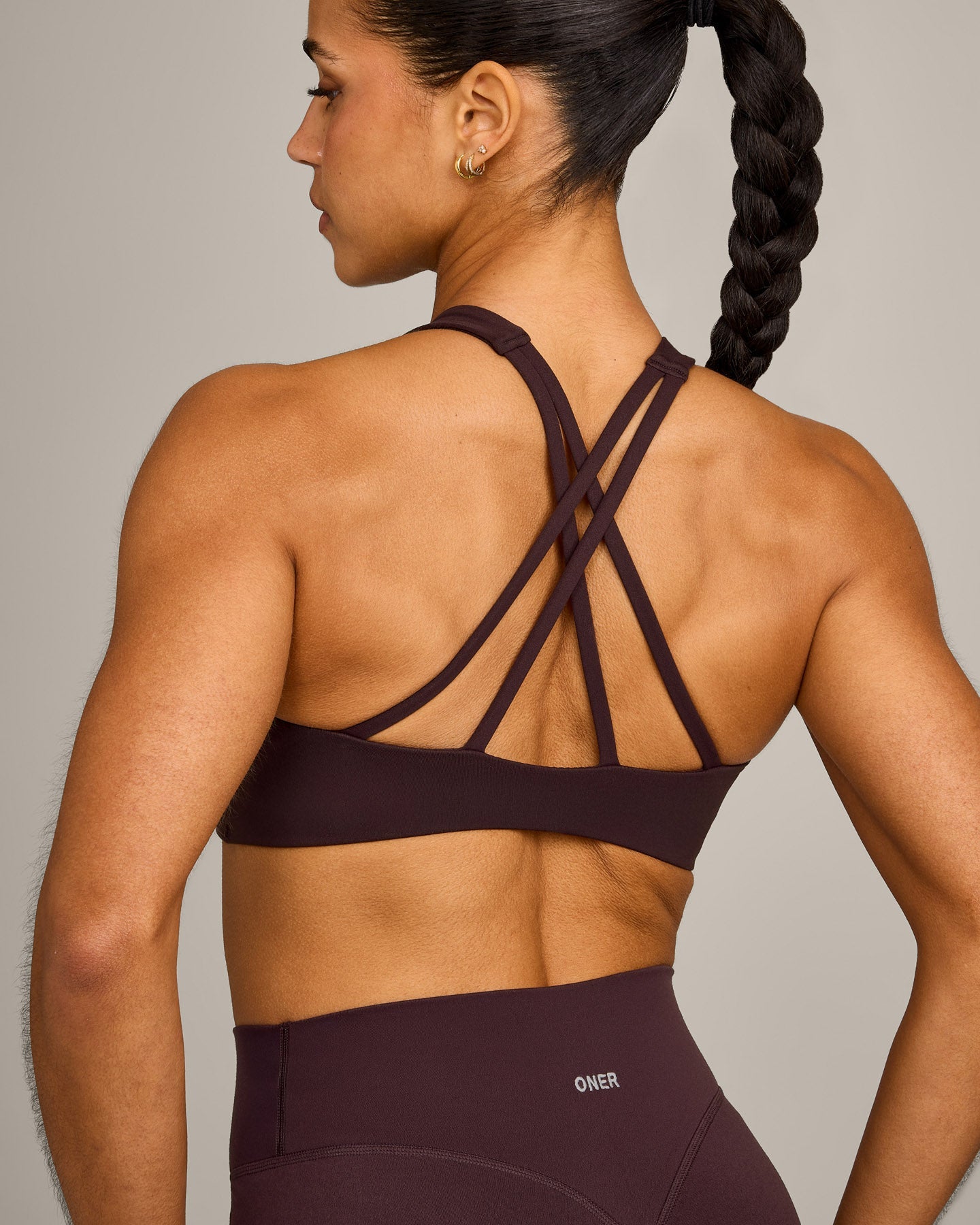 EasyLift™ High Neck Sports Bra with Gray Logo | Plum Brown