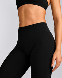 EffortlessLift™ Seamless Mid Rise Leggings with Gray Logo | Black