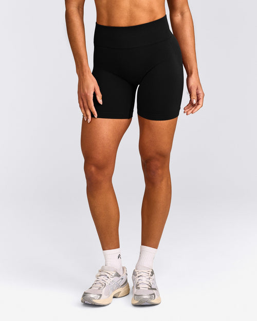 EffortlessLift™ Seamless Mid Rise Shorts | Black