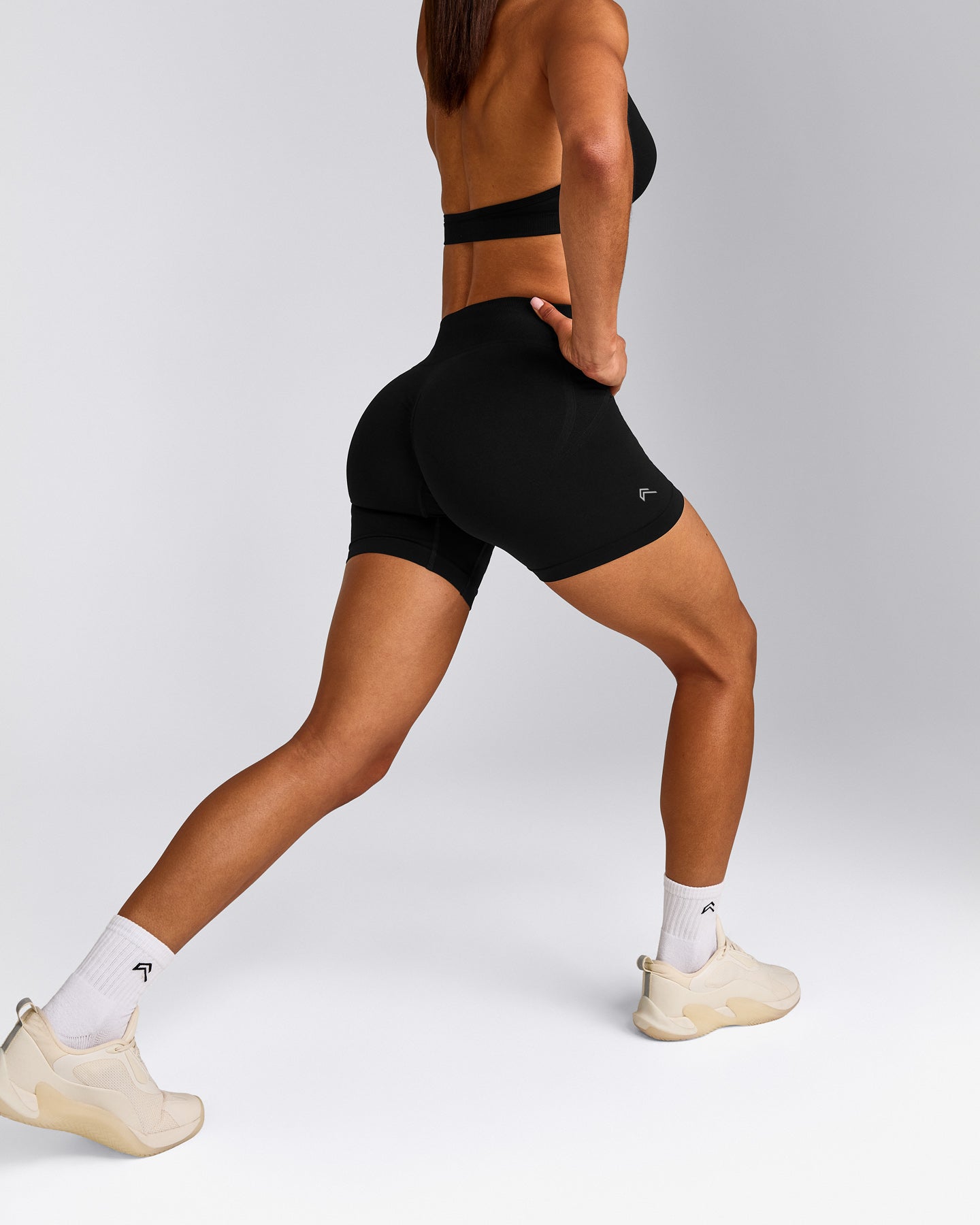 EffortlessLift™ Seamless Mid Rise Shorts | Black