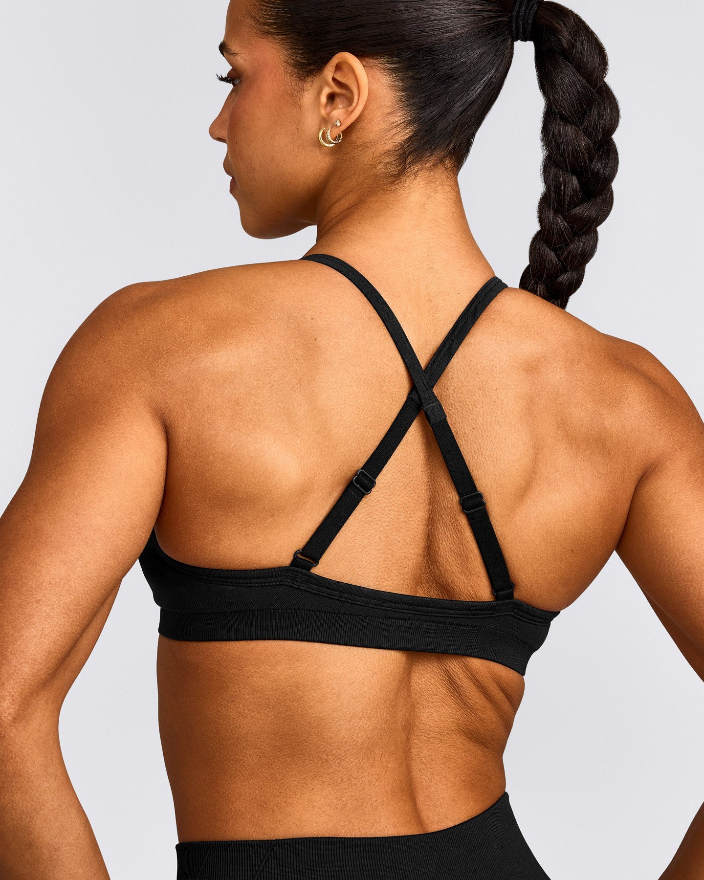 EnhanceLift™ Seamless Strappy Sports Bra with Gray Logo | Black