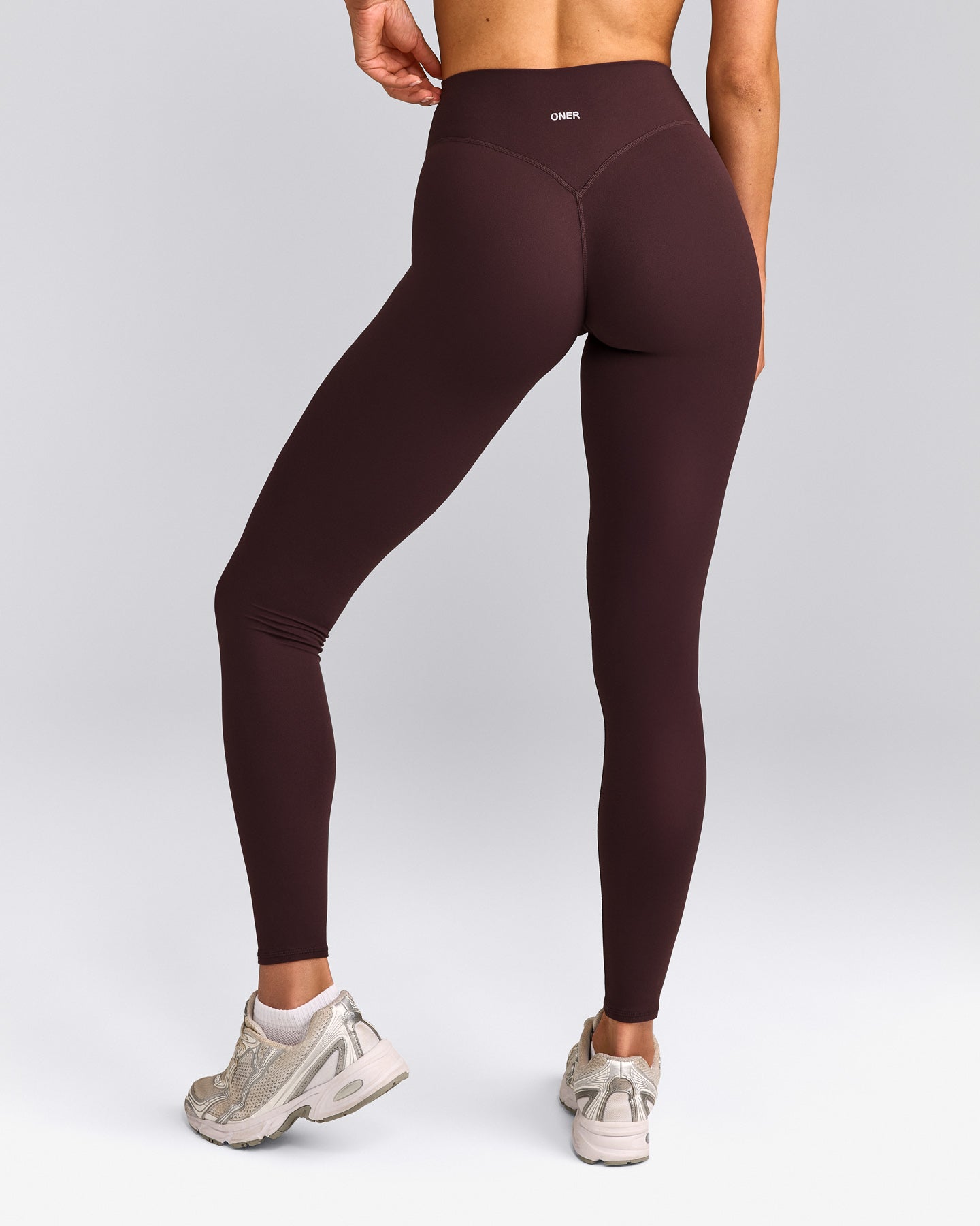 SoftMotion™ High Waisted Leggings with Gray Logo Plum Brown | Oner