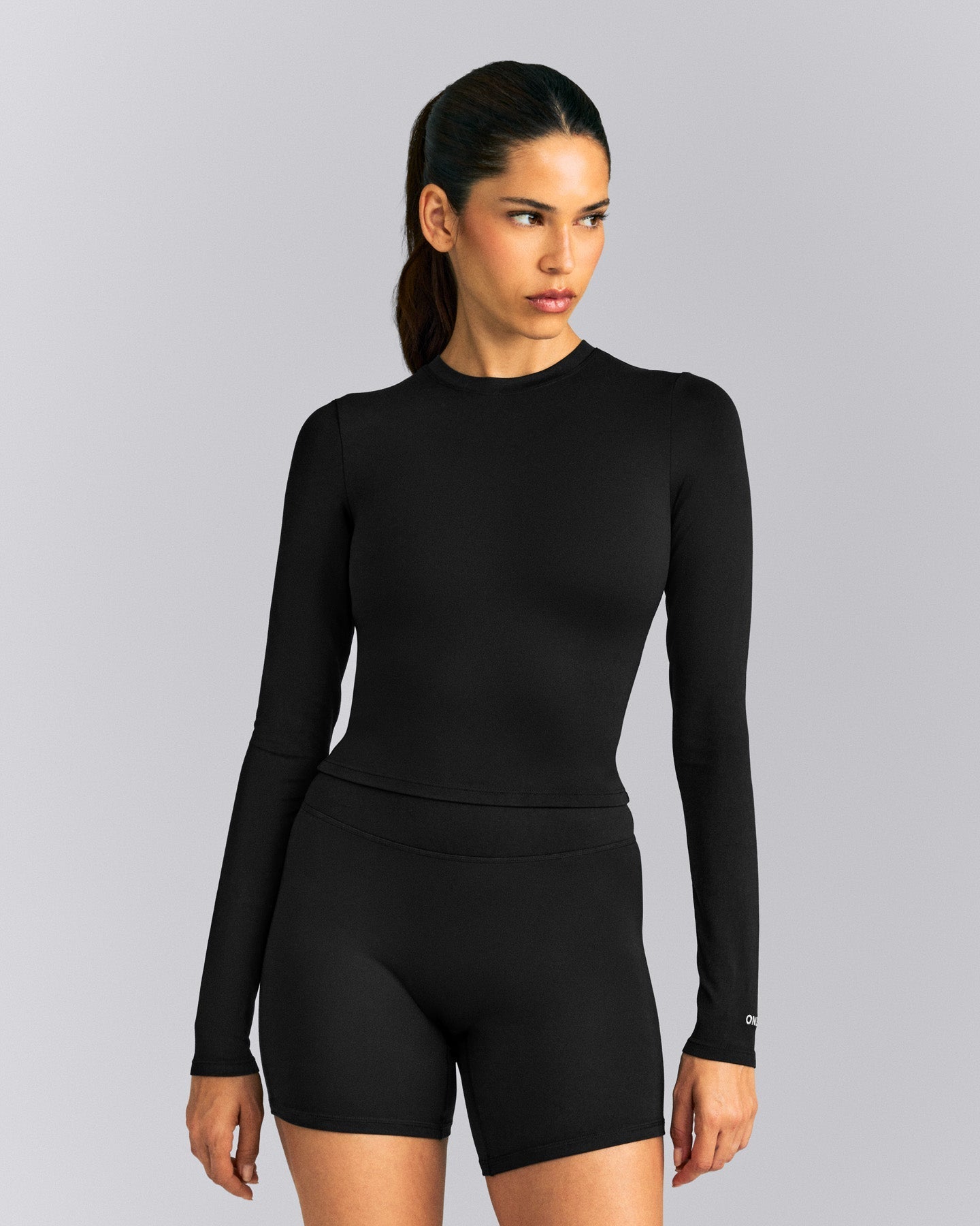 SoftMotion™ Long Sleeve Mid Top | Black