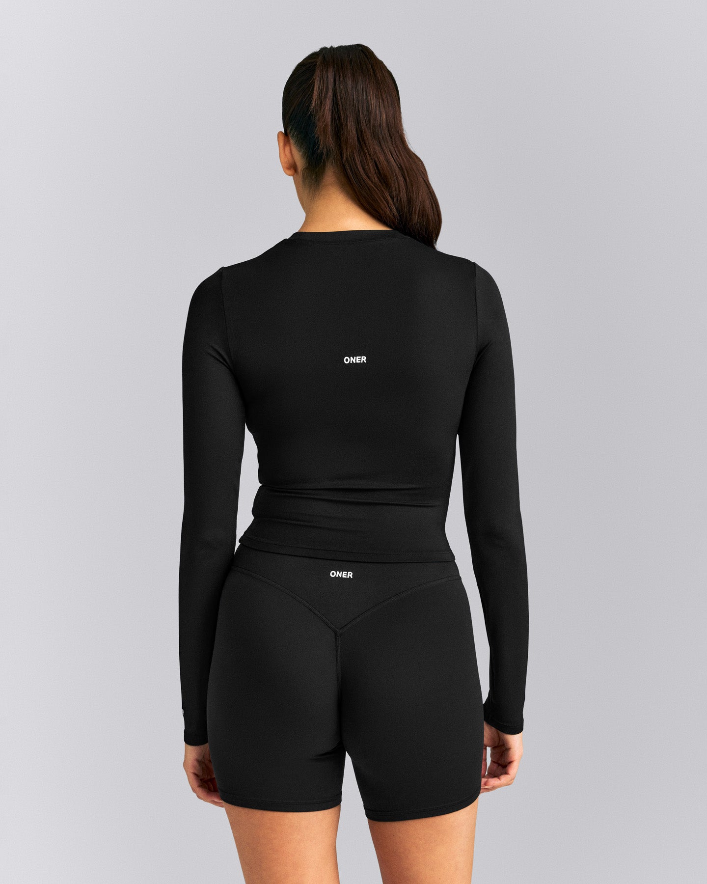 SoftMotion™ Long Sleeve Mid Top | Black