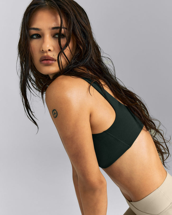 SoftMotion™ Soft Square Neck Sports Bra | Emerald Noir