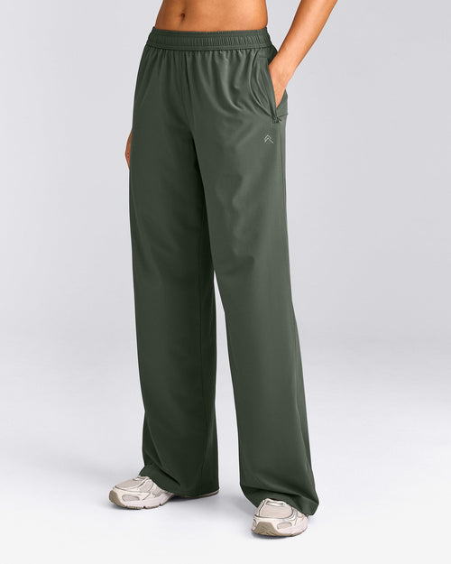 AirMove™ Straight Leg Pants | Dark Khaki